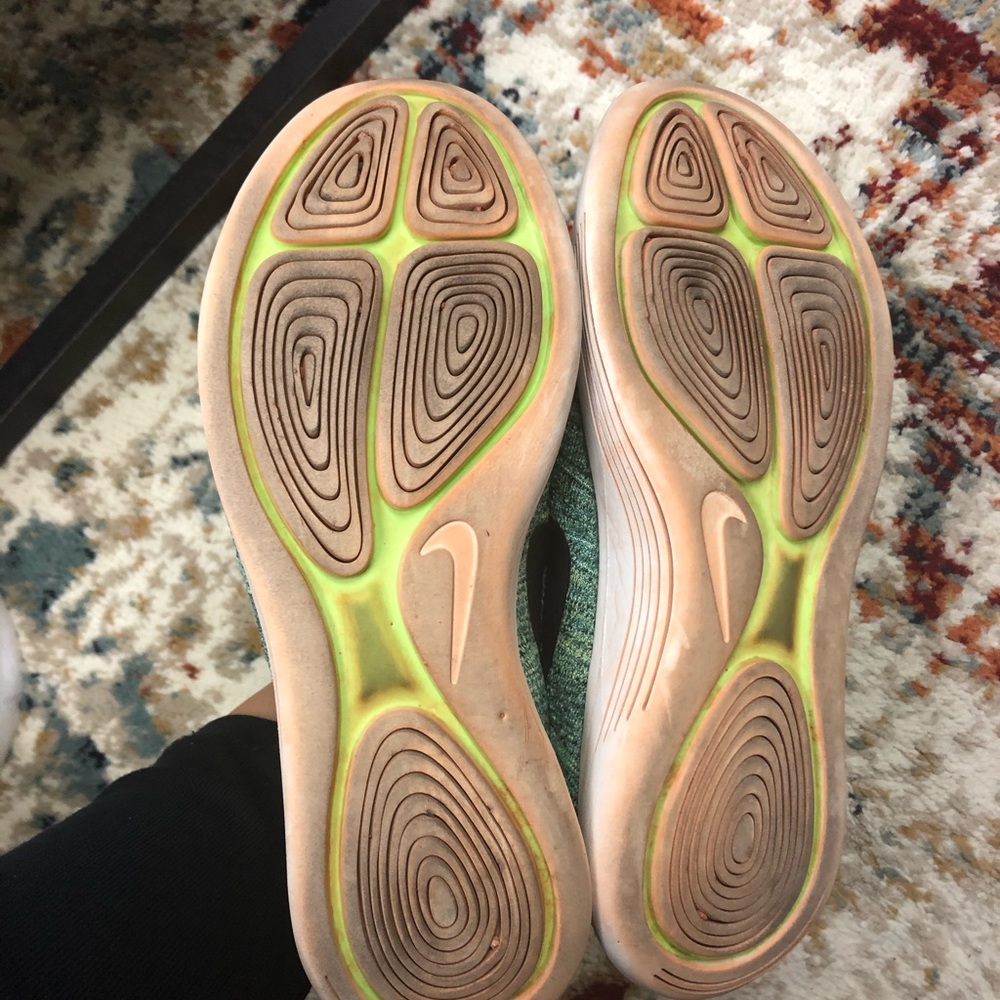 Nike Women's Mint Green and Black Flyknit Lunarlon Running Shoes - Picture 6 of 7